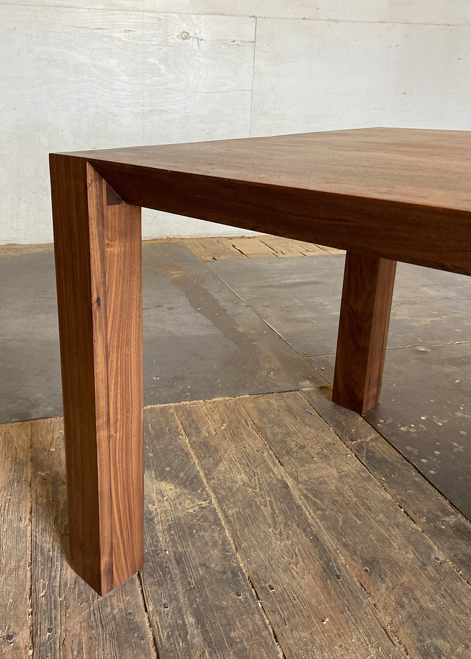 Disappearing Edge Dining Table